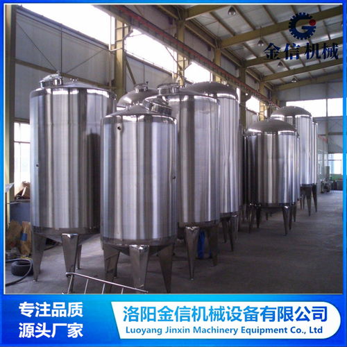 食品飲料行業(yè)不銹鋼設(shè)備定制 從儲(chǔ)氣裝置到攪拌罐乳化罐的全方位解決方案